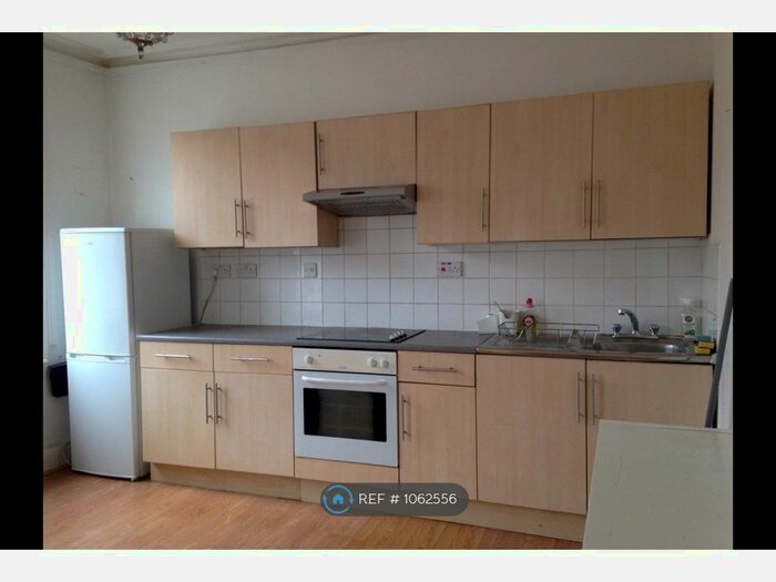 3 Bedroom Flat To Rent In Shakespeare Road, London, SE24