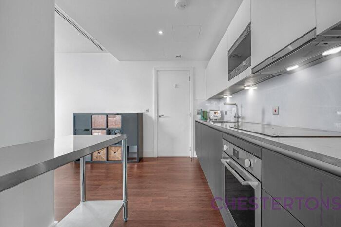 2 Bedroom Flat To Rent In Maine Tower, Harbour Way, E14