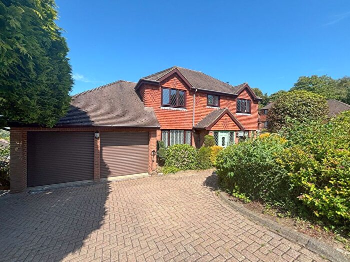 4 Bedroom Detached House For Sale In Starrs Mead, Battle, TN33