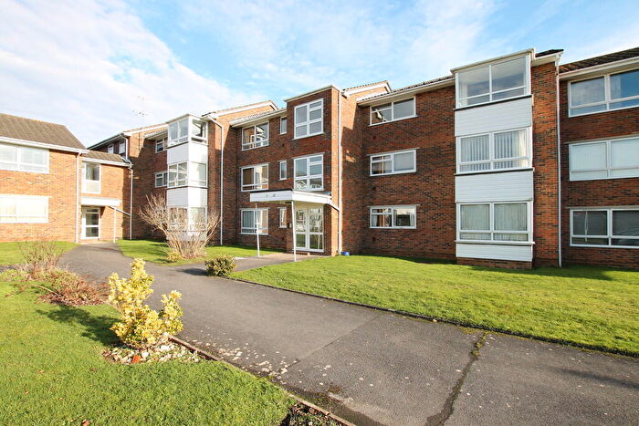 2 Bedroom Apartment To Rent In Hawthorn Gardens, Worthing, BN14