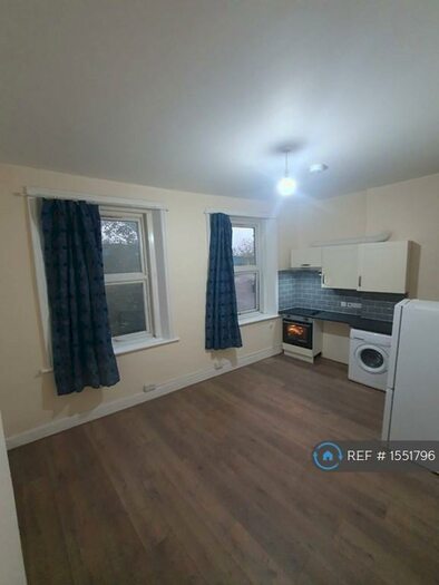 Studio To Rent In Station Road, London, NW10