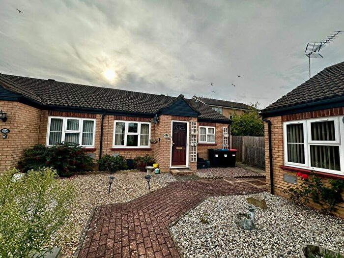 2 Bedroom Bungalow For Sale In Germander Place, Conniburrow, Milton Keynes, MK14
