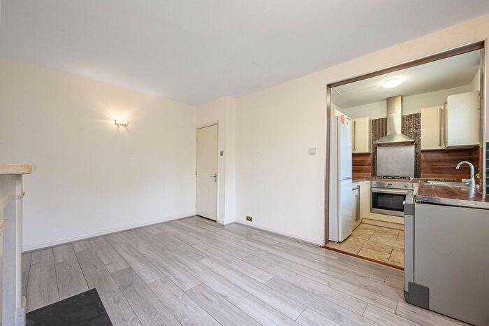 2 Bedroom Maisonette To Rent In Addison Way, Hampstead Garden Suburb, London, NW11