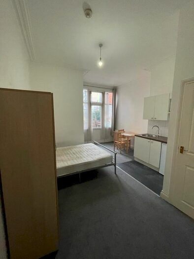 Studio To Rent In Station Road, Hendon, NW4