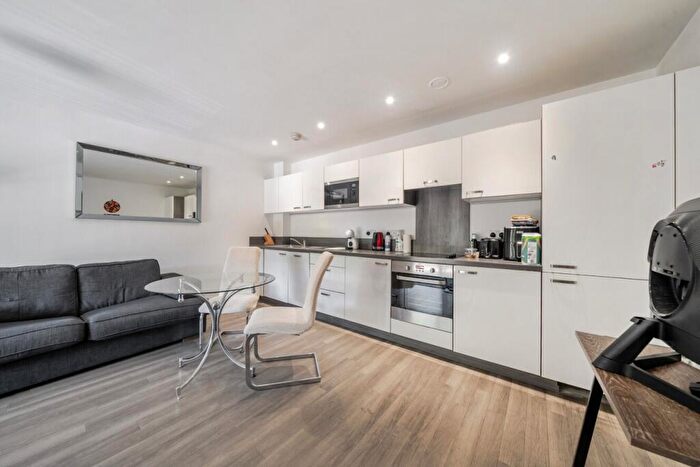 1 Bedroom Flat For Sale In Adenmore Road, Catford, London, SE6