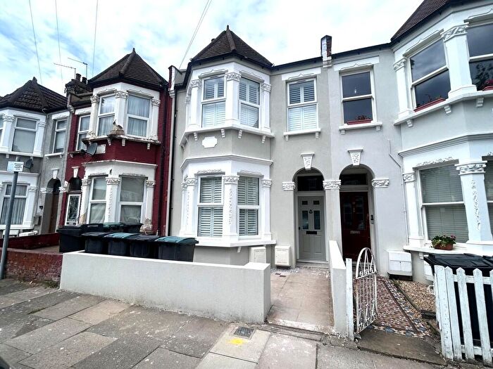 2 Bedroom Apartment To Rent In Imperial Road, London, N22