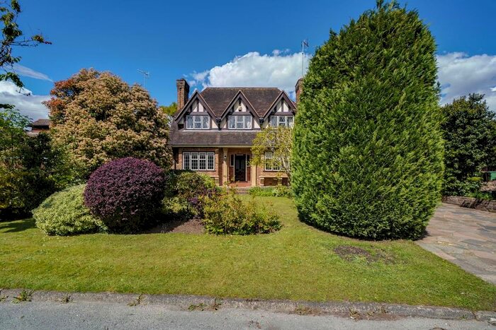 4 Bedroom Detached House To Rent In Stoke Close, Cobham, KT11