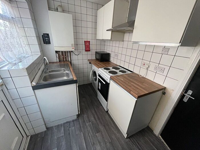 5 Bedroom Terraced House To Rent In Chaucer Ave, Hayes, UB4