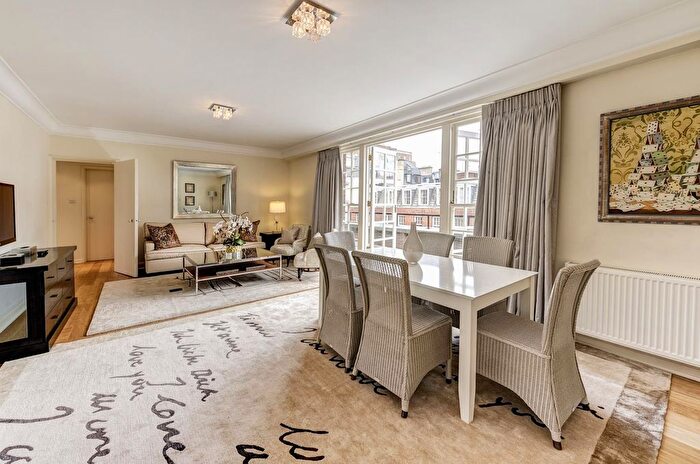 2 Bedroom Flat To Rent In Park Mount Lodge, - Reeves Mews, Mayfair, London, W1K