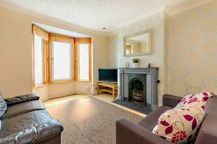 4 Bedroom Semi-Detached House To Rent In Acacia Road, Guildford, GU1