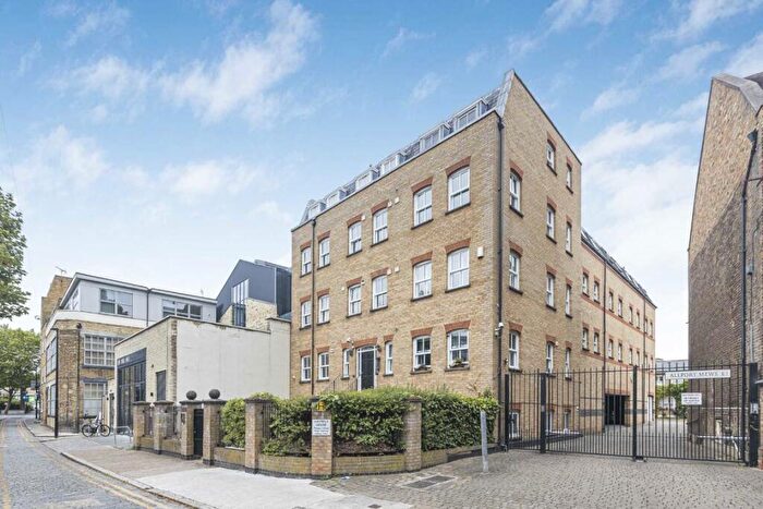 1 Bedroom Flat To Rent In Hayfield Passage, Stepney Green, E1