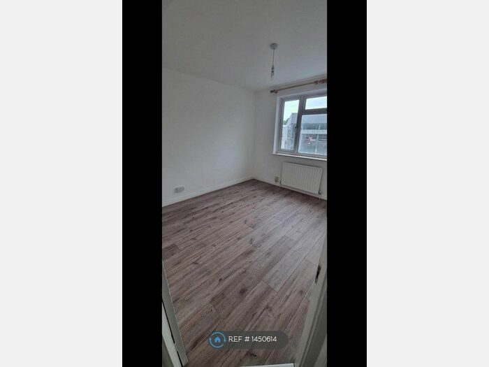 2 Bedroom Flat To Rent In Morden Road, Mitcham, CR4