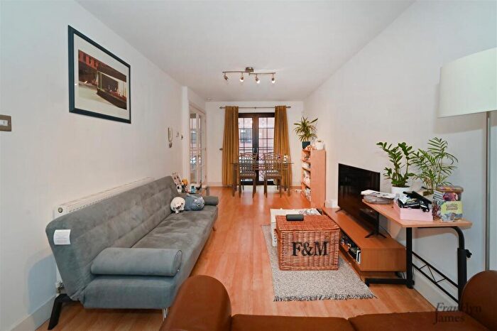 1 Bedroom Apartment To Rent In St Georges Square, Limehouse, E14