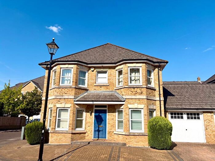 4 Bedroom Link Detached House To Rent In Marshall Square, SO15