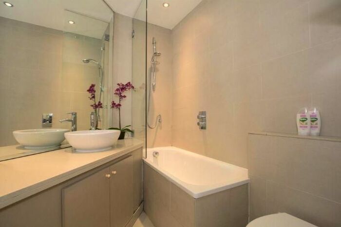 2 Bedroom Flat To Rent In Baker Street, Marylebone, London, W1U