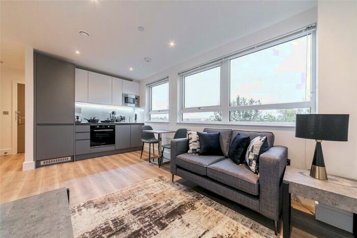 Apartment To Rent In Wood Street, East Grinstead, West Sussex, RH19