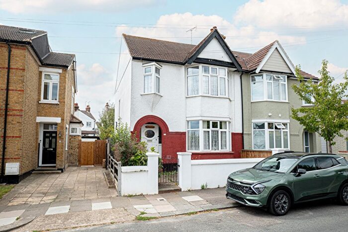 3 Bedroom Semi-Detached House For Sale In Dawlish Drive, Leigh-On-Sea, SS9