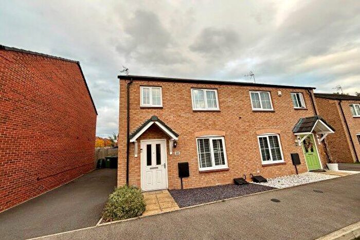 3 Bedroom Property To Rent In Russet Way, Alcester, B50