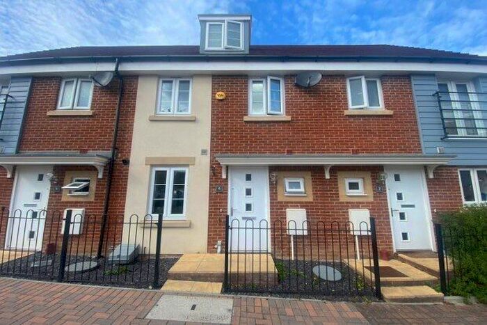 3 Bedroom Property To Rent In Whistler Gardens, Poole, BH17