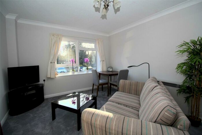 1 Bedroom Apartment For Sale In Market Square, Alton, Hampshire, GU34