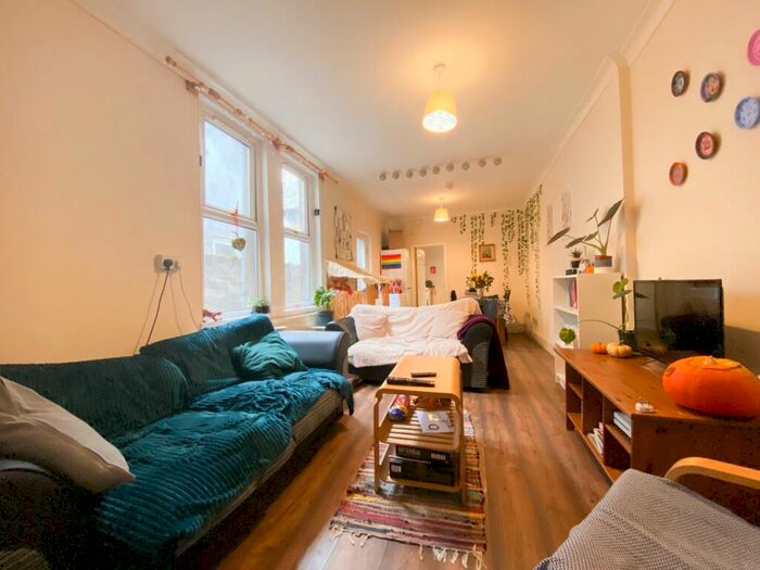 5 Bedroom Terraced House To Rent In Donald Street, Roath, CF24