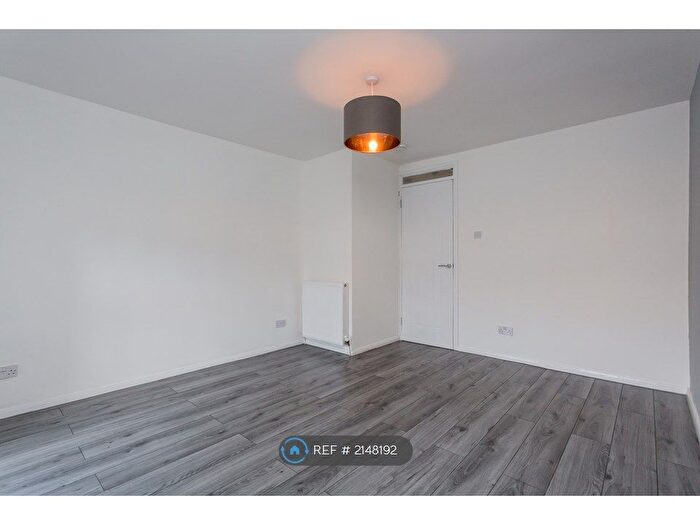 2 Bedroom End Of Terrace House To Rent In Park Green, Erskine, PA8