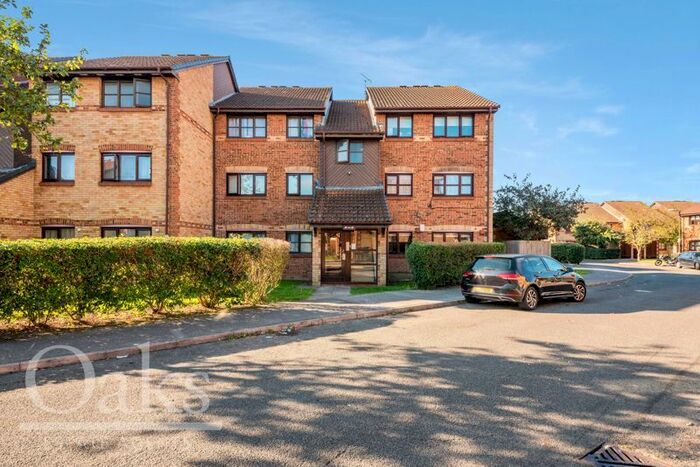 2 Bedroom Flat To Rent In Veronica Gardens, London SW16