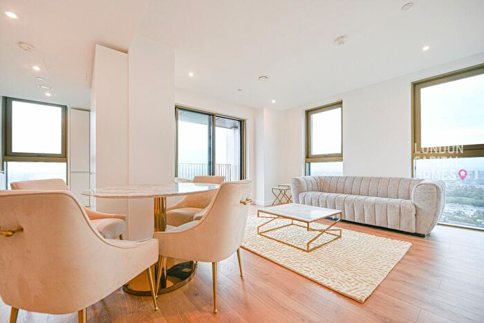 2 Bedroom Apartment To Rent In One Thames Quay, Marsh Wall, E14