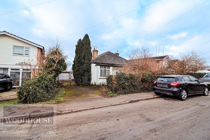 3 Bedroom Bungalow For Sale In Old Nazeing Road, Broxbourne, EN10