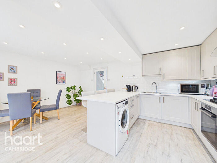 2 Bedroom End Of Terrace House For Sale In Haviland Way, Cambridge, CB4