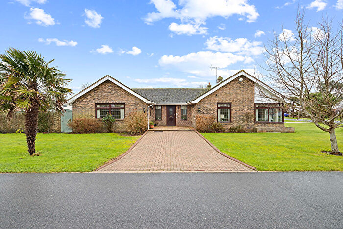 3 Bedroom Bungalow For Sale In Priory Close, Aldwick Bay Estate, Aldwick, Bognor Regis, West Sussex, PO21