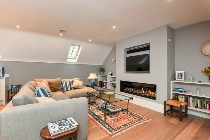 2 Bedroom Mews To Rent In Oliver Mews, Christchurch Road, Winchester, SO23