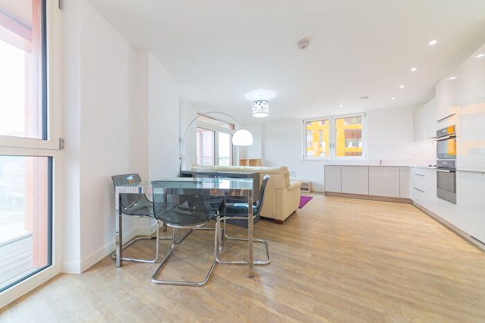 3 Bedroom Flat To Rent In Ossel Court, Telegraph Avenue, London, SE10