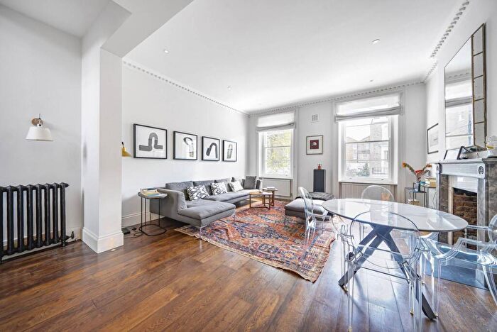 3 Bedroom Maisonette For Sale In Redcliffe Place, Chelsea, London, SW10