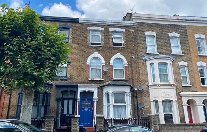 1 Bedroom Flat To Rent In Dunlace Road, London, E5