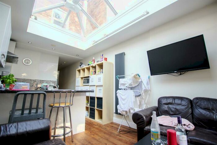 7 Bedroom House To Rent In Tiverton Road, Birmingham, B29