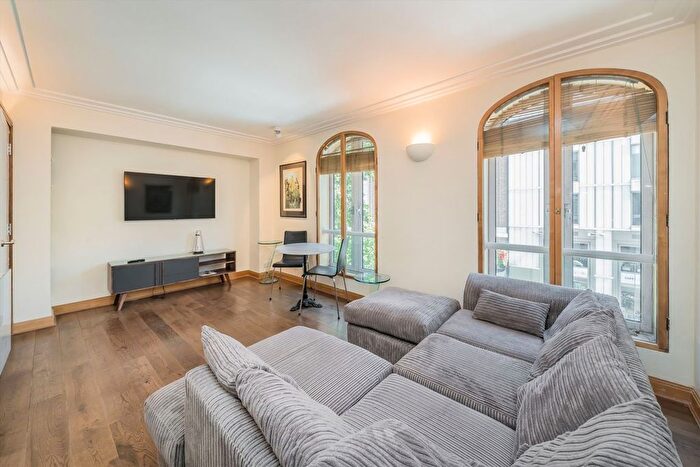 1 Bedroom Flat For Sale In Upper St. Martin's Lane, Covent Garden, WC2H