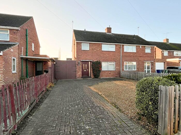 3 Bedroom Semi Detached House For Sale In Lents Way, Cambridge, CB4