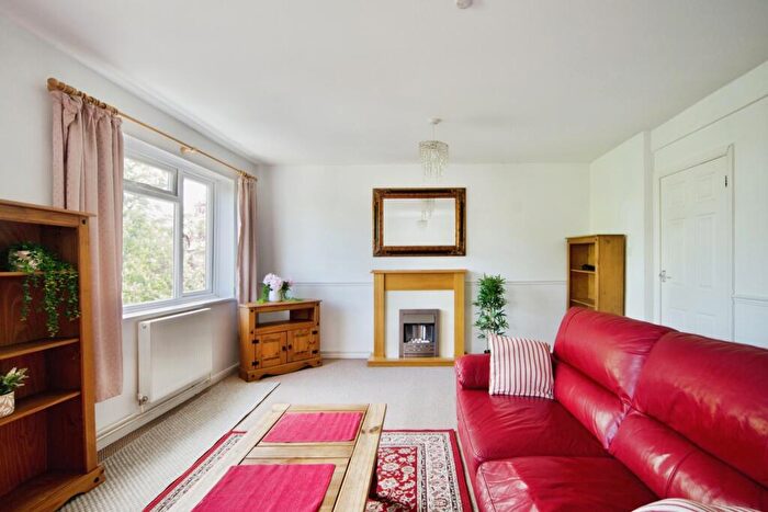 2 Bedroom Flat For Sale In New Wanstead, London, E11