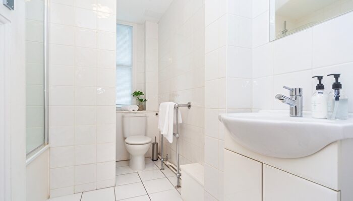 1 Bedroom Flat To Rent In Hill Street, Mayfair, W1J