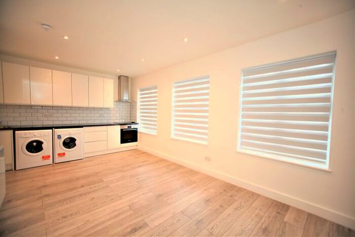2 Bedroom Flat To Rent In Finchley Road, Temple Fortune, NW11