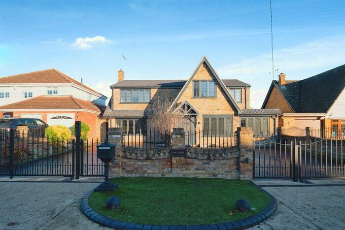 5 Bedroom Detached House For Sale In Stanley Road, Bulphan, RM14