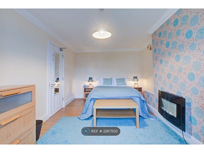 6 Bedroom Semi-Detached House To Rent In Alandale Close, Reading, RG2