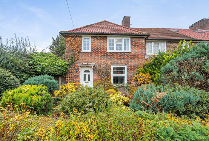 3 Bedroom End Of Terrace House For Sale In Central Road, Morden, SM4