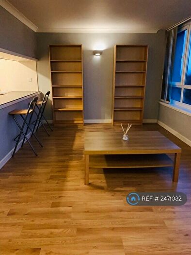 2 Bedroom Flat To Rent In Ingledew Court, Leeds, LS17