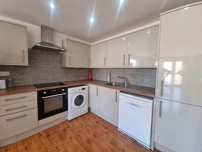 2 Bedroom Flat To Rent In Saddlers Place, Hounslow, TW3