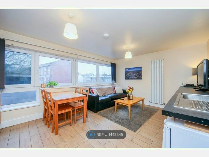 4 Bedroom Maisonette To Rent In Forth House, London, E3