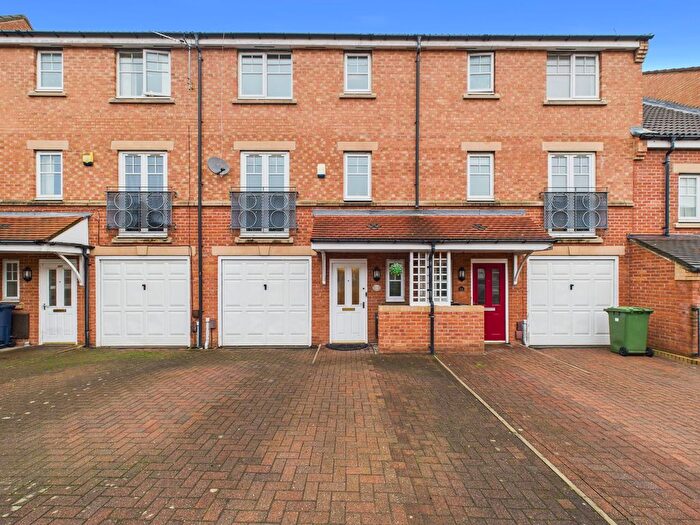 5 Bedroom Terraced House For Sale In Redgrave Close, St James Village, Gateshead, NE8