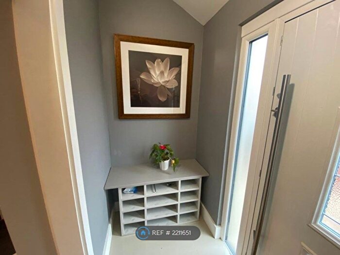 2 Bedroom End Of Terrace House To Rent In Dornels, Slough, SL2