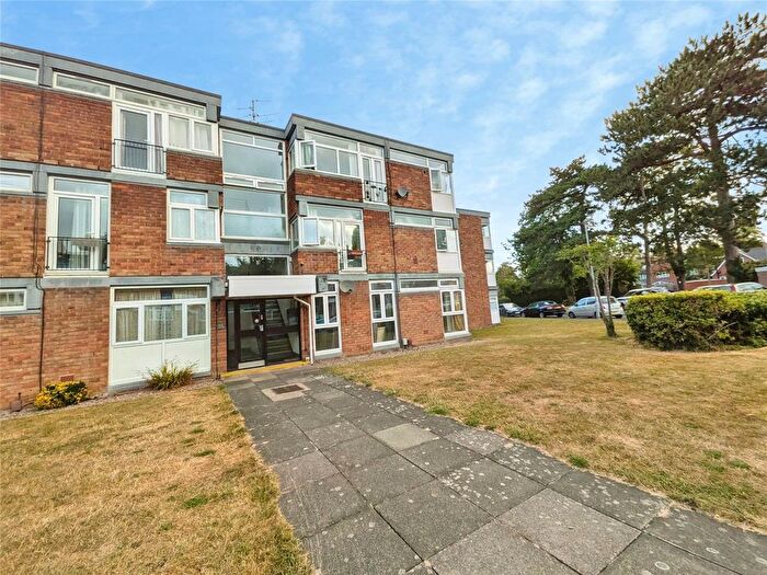 2 Bedroom Flat For Sale In The Lindens, Newbridge Crescent, Wolverhampton, West Midlands, WV6